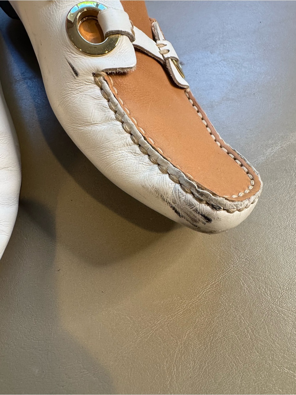 Tod’s Women's Leather Driver Loafers Size 39 US 9 White Camel Beige *flaw* S3 - Picture 2 of 8